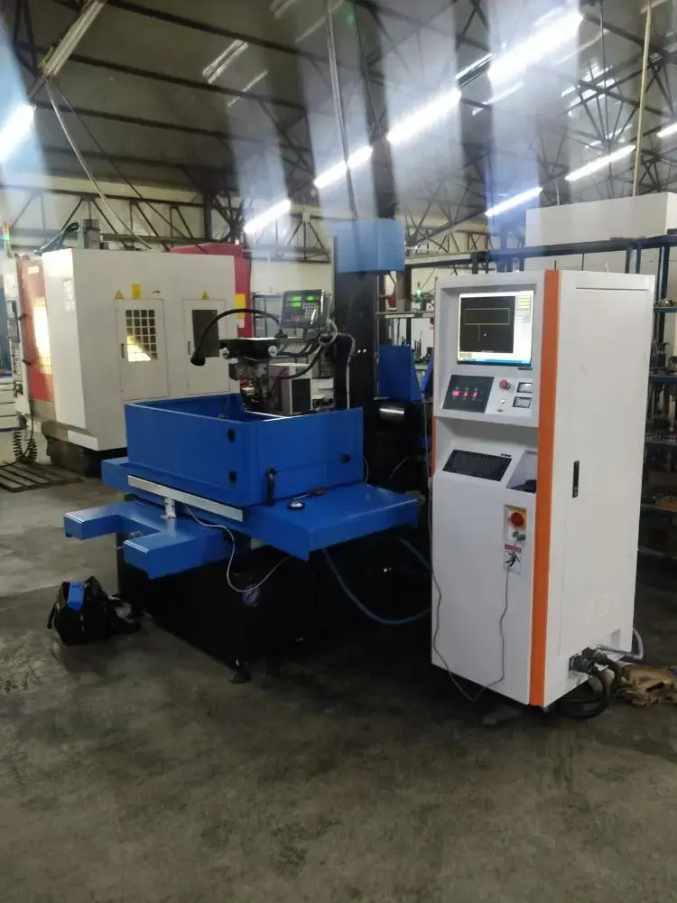 Электроэрозионный вырезной станок Realrez 550 (DK7755)
