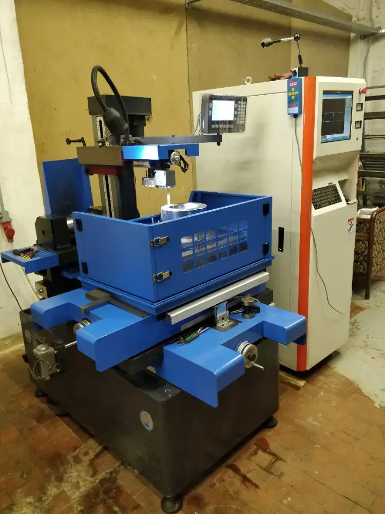 Электроэрозионный вырезной станок Realrez 350 (DK7735)