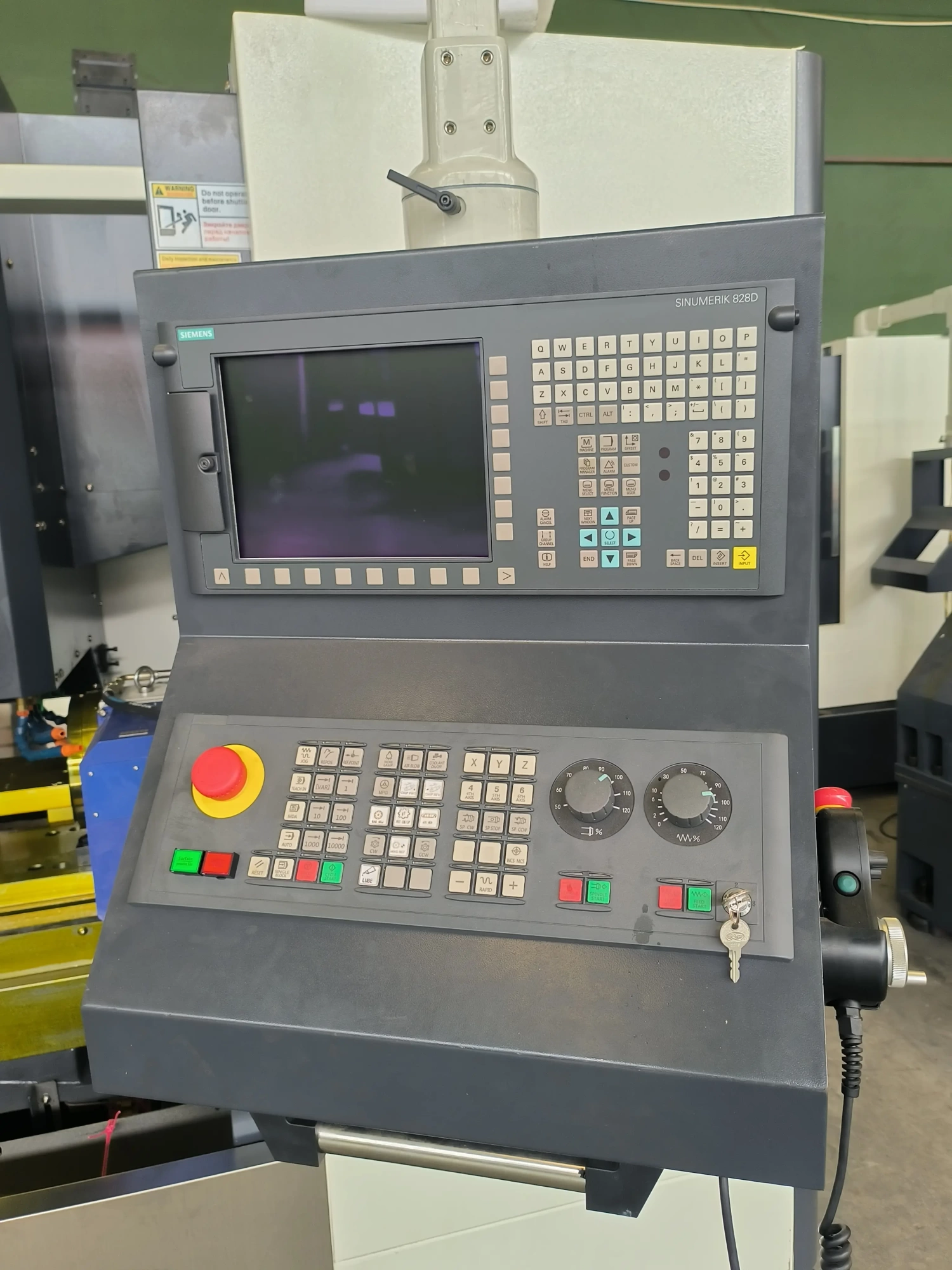 Фрезерный обрабатывающий центр с ЧПУ VMC850 (4-ая ось + Siemens 828D)
