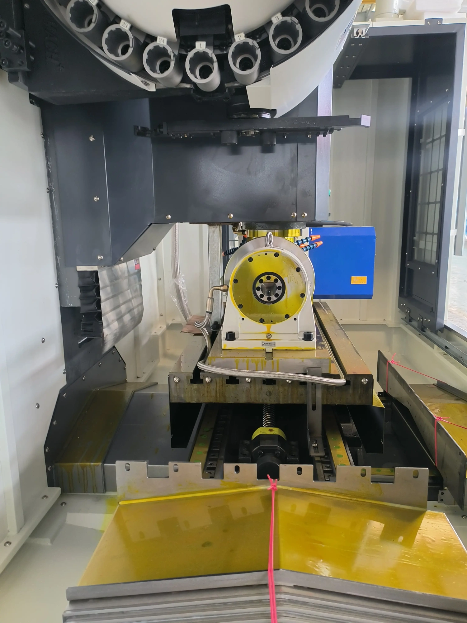 Фрезерный обрабатывающий центр с ЧПУ VMC850 (4-ая ось + Siemens 828D)